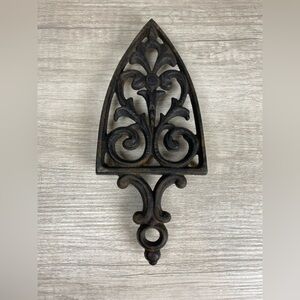 Vintage Cast Iron Sad Iron Trivet Bellflowers  Ornate Footed Hanger Hole Handle